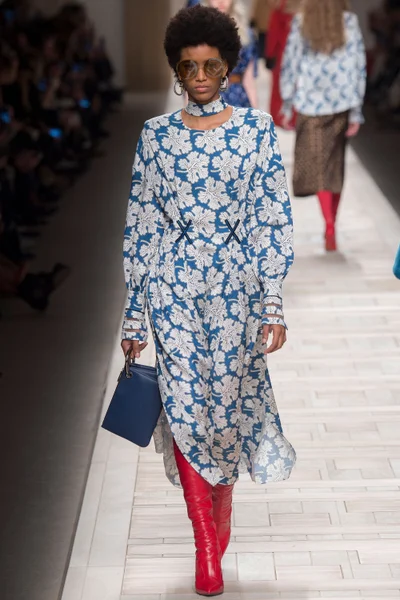 Look 27